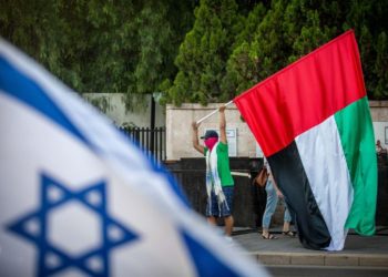 A man waves a giant United Arab Emirates flag outside the Prime Minister's official residence in Jerusalem on August 19, 2020. Photo by Yonatan Sindel/Flash90 *** Local Caption *** ????? ?????????
???
???
???????
?????
??? ??????
?????