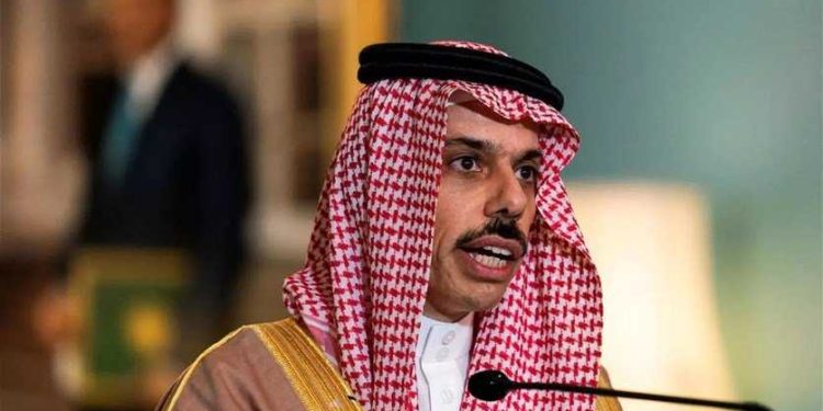 انتقد وزير خارجية السعودية، الأمير فيصل بن فرحان، الطبقة السياسية في لبنان واشترط إجراء إصلاحات جوهرية في هذا البلد لمواصلة المملكة دعمها له.