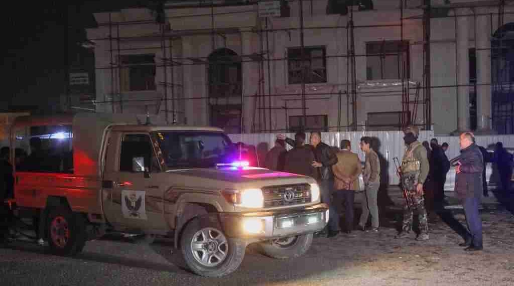 Security forces gather following a rocket attack in Arbil, the capital of the northern Iraqi Kurdish autonomous region, on February 15, 2021. - A volley of rockets targeted the Kurdish regional capital in northern Iraq late today, authorities said, as security sources confirmed that at least one hit a military complex hosting US-led coalition troops. (Photo by SAFIN HAMED / AFP)