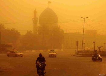 A view shows the dust covering the sky during a sandstorm, in Baghdad, Iraq, May 23, 2022. REUTERS/Thaier Al-Sudani