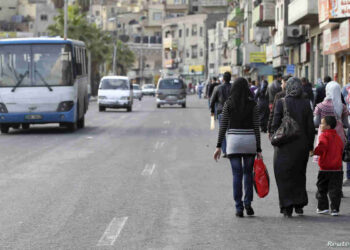 People walk on a street during a general strike by public transport workers in central Amman November 14, 2012. Protests erupted in Jordan's capital Amman and provincial towns after the government cut fuel subsidies in a move to secure a $2-billion IMF loan but which sent fuel prices soaring. REUTERS/Muhammad Hamed (JORDAN - Tags: POLITICS CIVIL UNREST ENERGY TRANSPORT BUSINESS EMPLOYMENT)